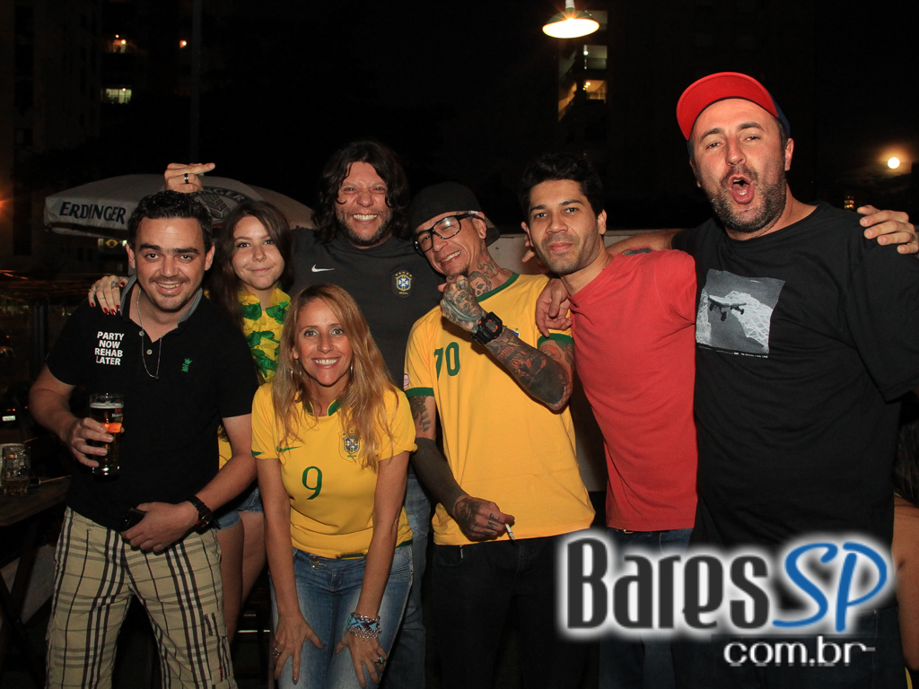 The Equinox transmitiu a abertura da Copa do Mundo com promoção e banda Made In The Equinox transmitiu a abertura da Copa do Mundo com promoção e banda Made In