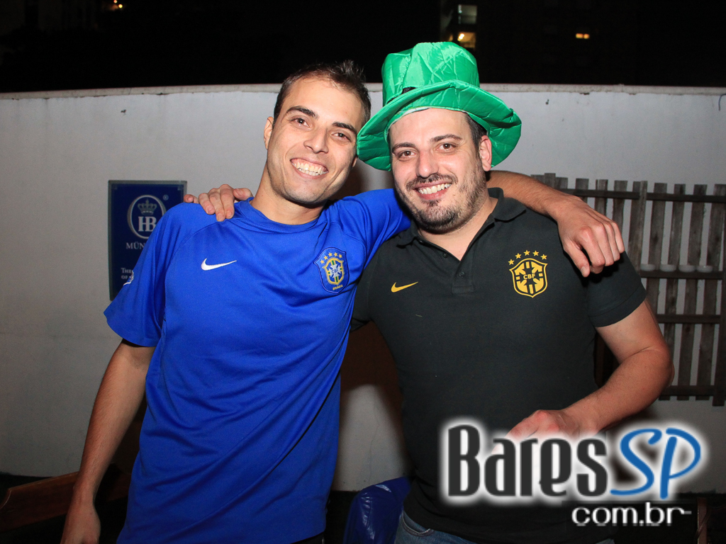 The Equinox transmitiu a abertura da Copa do Mundo com promoção e banda Made In The Equinox transmitiu a abertura da Copa do Mundo com promoção e banda Made In