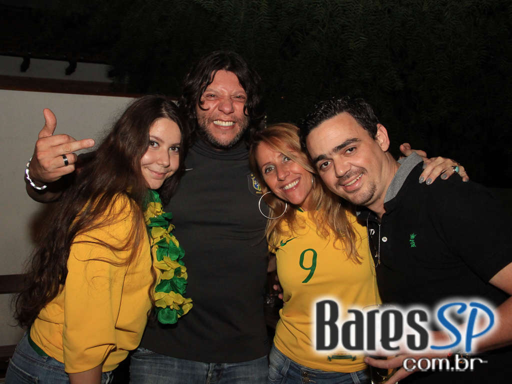 The Equinox transmitiu a abertura da Copa do Mundo com promoção e banda Made In The Equinox transmitiu a abertura da Copa do Mundo com promoção e banda Made In