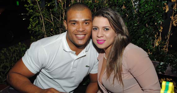 Happy Hour descontraído com pop rock no BQ Moema