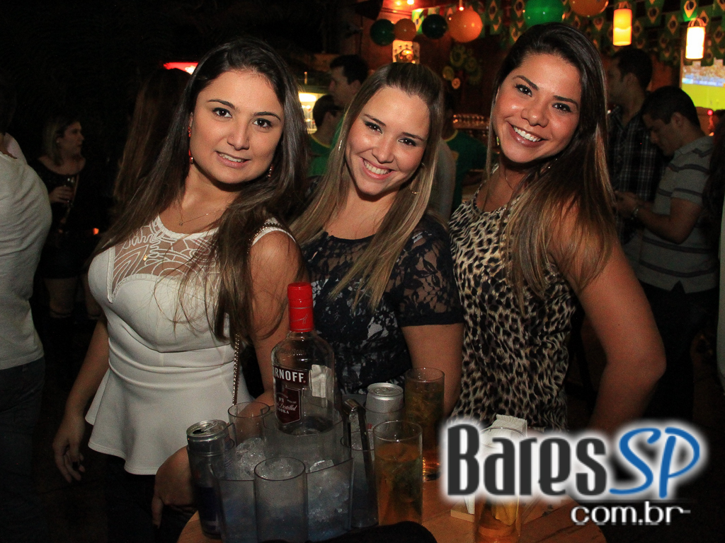 Quintal do Espeto recebeu no Domingo Sertanejo com Lucyana e Geovany Reis e Fabricio Quintal do Espeto recebeu no Domingo Sertanejo com Lucyana e Geovany Reis e Fabricio