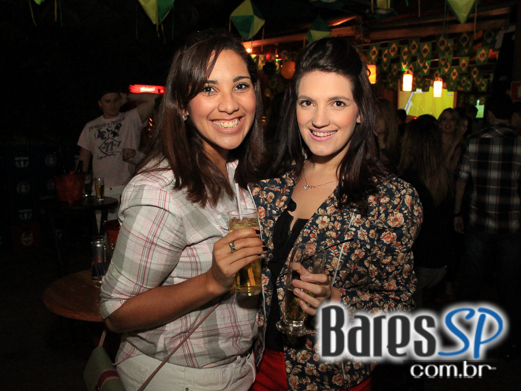 Quintal do Espeto recebeu no Domingo Sertanejo com Lucyana e Geovany Reis e Fabricio Quintal do Espeto recebeu no Domingo Sertanejo com Lucyana e Geovany Reis e Fabricio