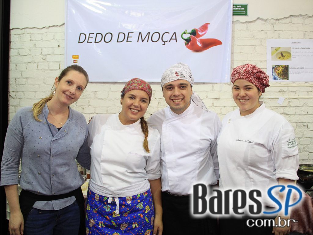 Aconteceu no domingo a Feira Gastronômica Panela na Rua na Praça Benedito Calixto Aconteceu no domingo a Feira Gastronômica Panela na Rua na Praça Benedito Calixto