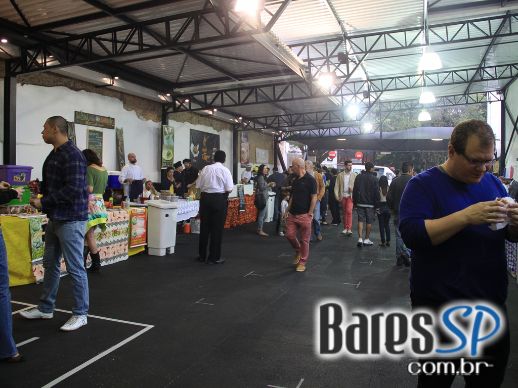 Aconteceu no domingo a Feira Gastronômica Panela na Rua na Praça Benedito Calixto Aconteceu no domingo a Feira Gastronômica Panela na Rua na Praça Benedito Calixto