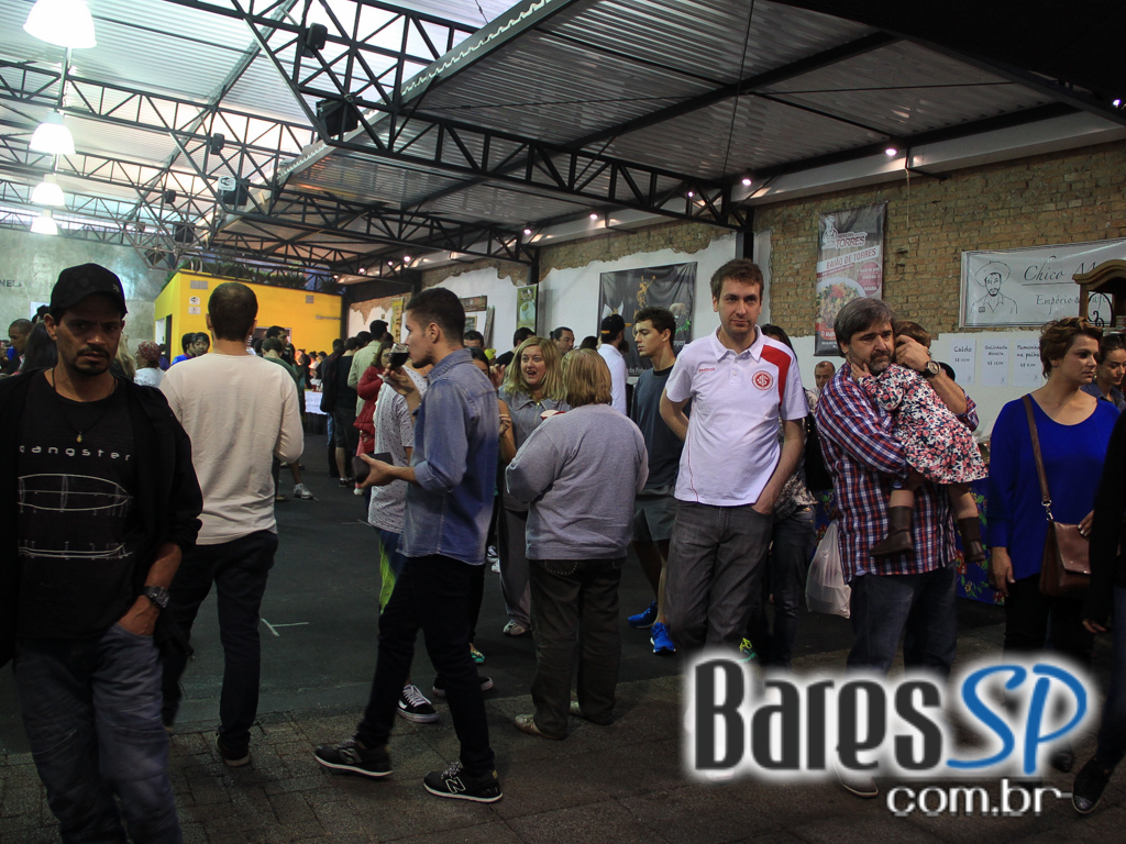 Aconteceu no domingo a Feira Gastronômica Panela na Rua na Praça Benedito Calixto Aconteceu no domingo a Feira Gastronômica Panela na Rua na Praça Benedito Calixto