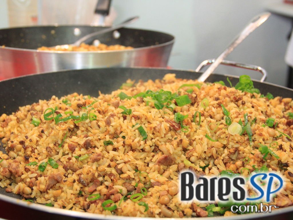 Aconteceu no domingo a Feira Gastronômica Panela na Rua na Praça Benedito Calixto Aconteceu no domingo a Feira Gastronômica Panela na Rua na Praça Benedito Calixto