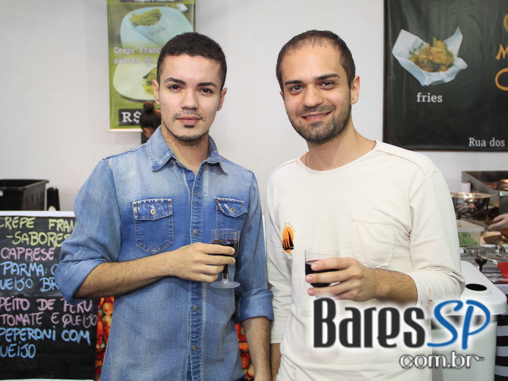 Aconteceu no domingo a Feira Gastronômica Panela na Rua na Praça Benedito Calixto Aconteceu no domingo a Feira Gastronômica Panela na Rua na Praça Benedito Calixto