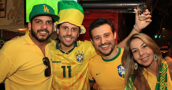 Bar Salve Jorge transmitiu o jogo do Brasil com petiscos e bebidas variadas