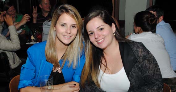 Veloso apresenta happy hour descontraído na quarta