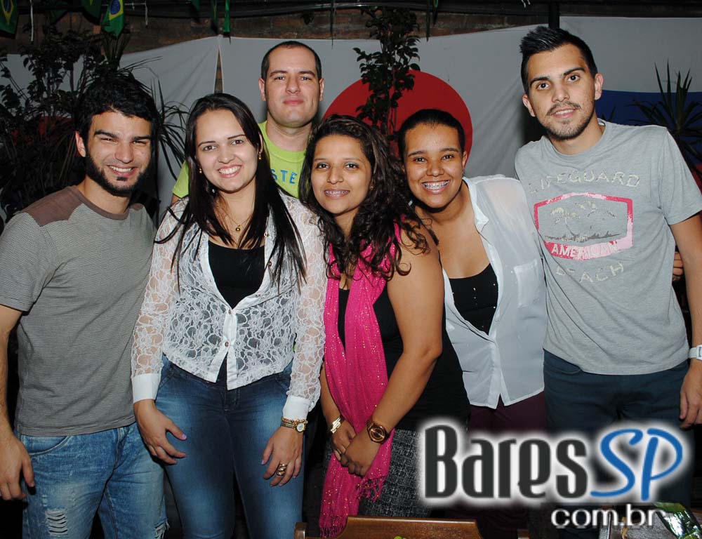 Quintal do Espeto apresentou os agitos do samba rock com banda convidada Quintal do Espeto apresentou os agitos do samba rock com banda convidada