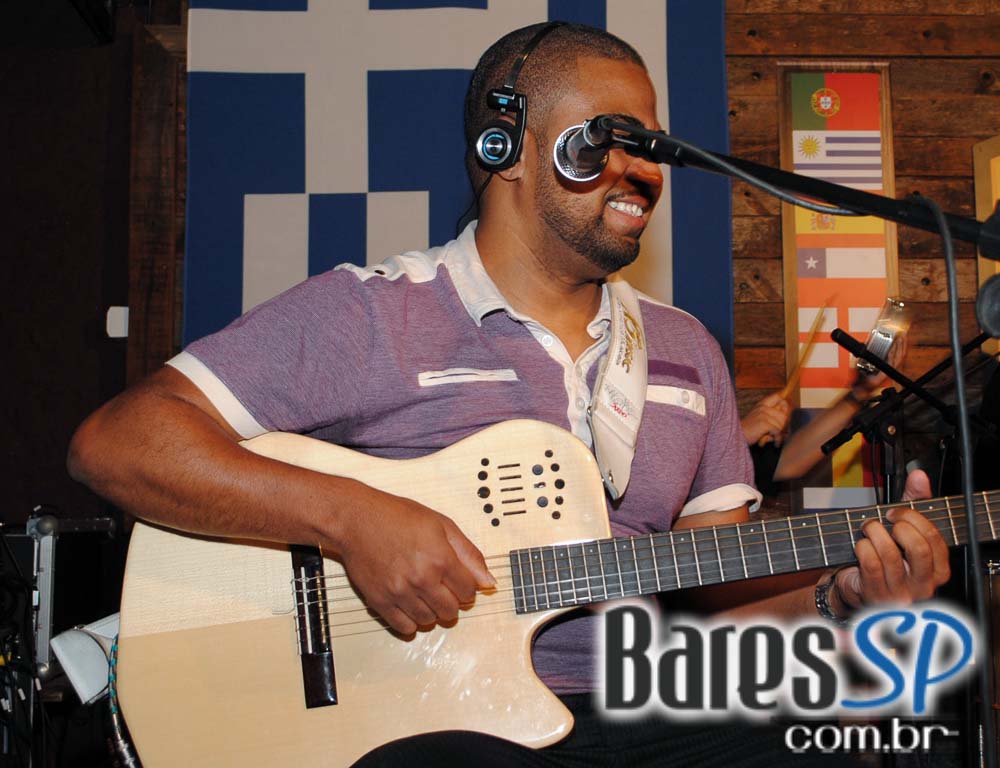 Quintal do Espeto apresentou os agitos do samba rock com banda convidada Quintal do Espeto apresentou os agitos do samba rock com banda convidada