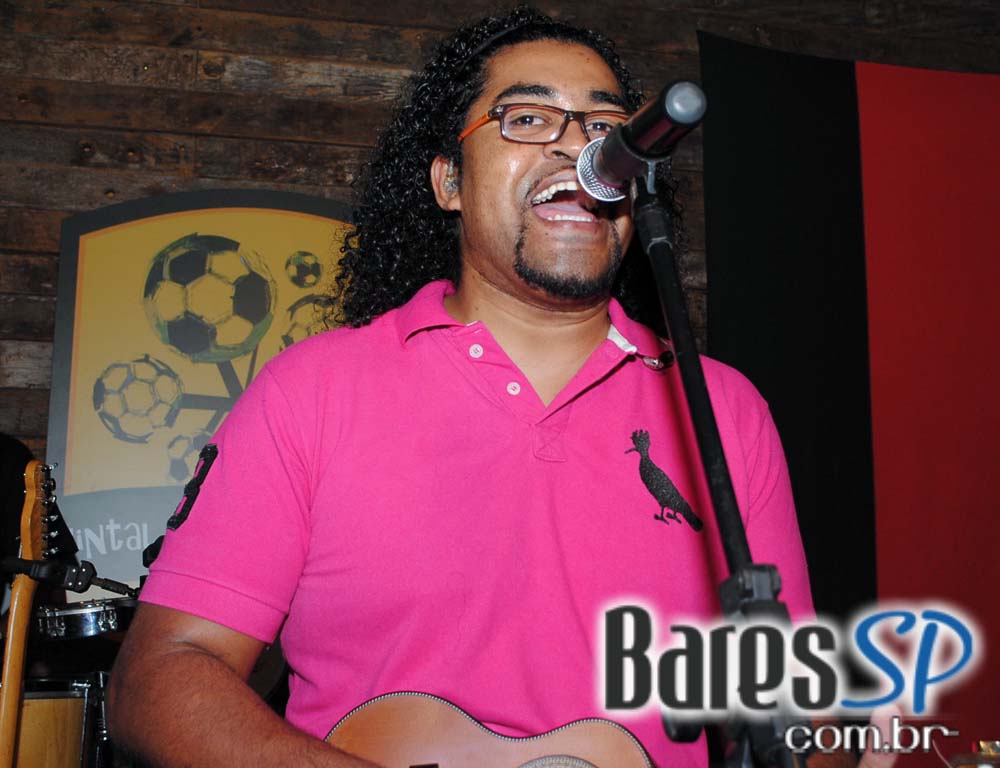 Quintal do Espeto apresentou os agitos do samba rock com banda convidada Quintal do Espeto apresentou os agitos do samba rock com banda convidada