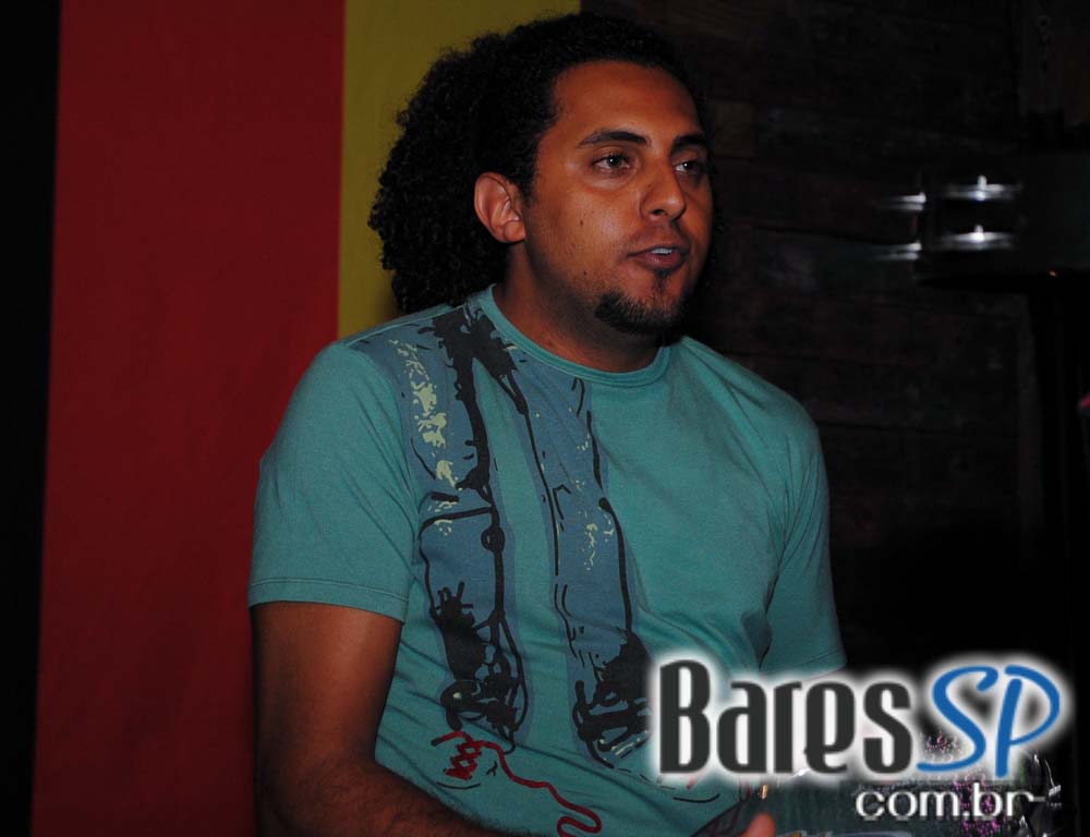 Quintal do Espeto apresentou os agitos do samba rock com banda convidada Quintal do Espeto apresentou os agitos do samba rock com banda convidada