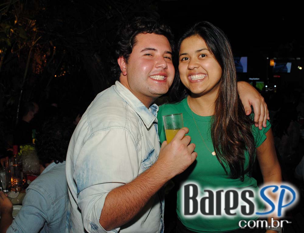 Quintal do Espeto apresentou os agitos do samba rock com banda convidada Quintal do Espeto apresentou os agitos do samba rock com banda convidada