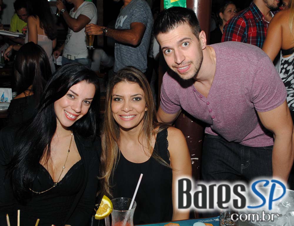 Quintal do Espeto apresentou os agitos do samba rock com banda convidada Quintal do Espeto apresentou os agitos do samba rock com banda convidada