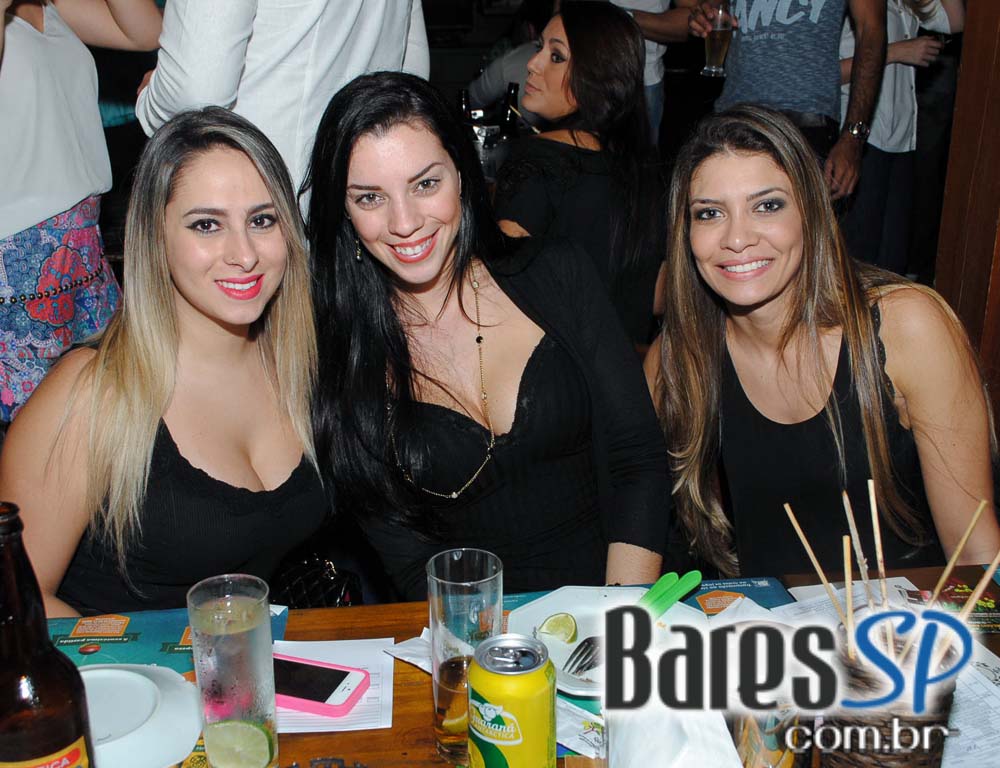 Quintal do Espeto apresentou os agitos do samba rock com banda convidada Quintal do Espeto apresentou os agitos do samba rock com banda convidada