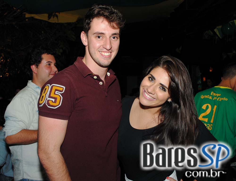 Quintal do Espeto apresentou os agitos do samba rock com banda convidada Quintal do Espeto apresentou os agitos do samba rock com banda convidada