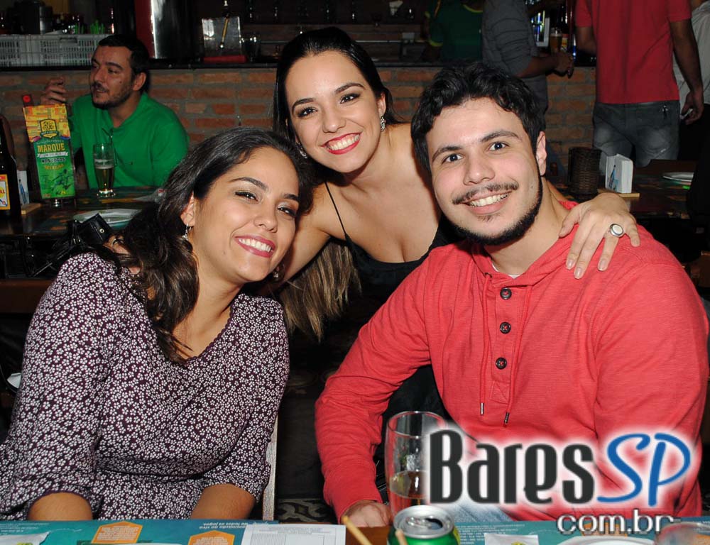 Quintal do Espeto apresentou os agitos do samba rock com banda convidada Quintal do Espeto apresentou os agitos do samba rock com banda convidada