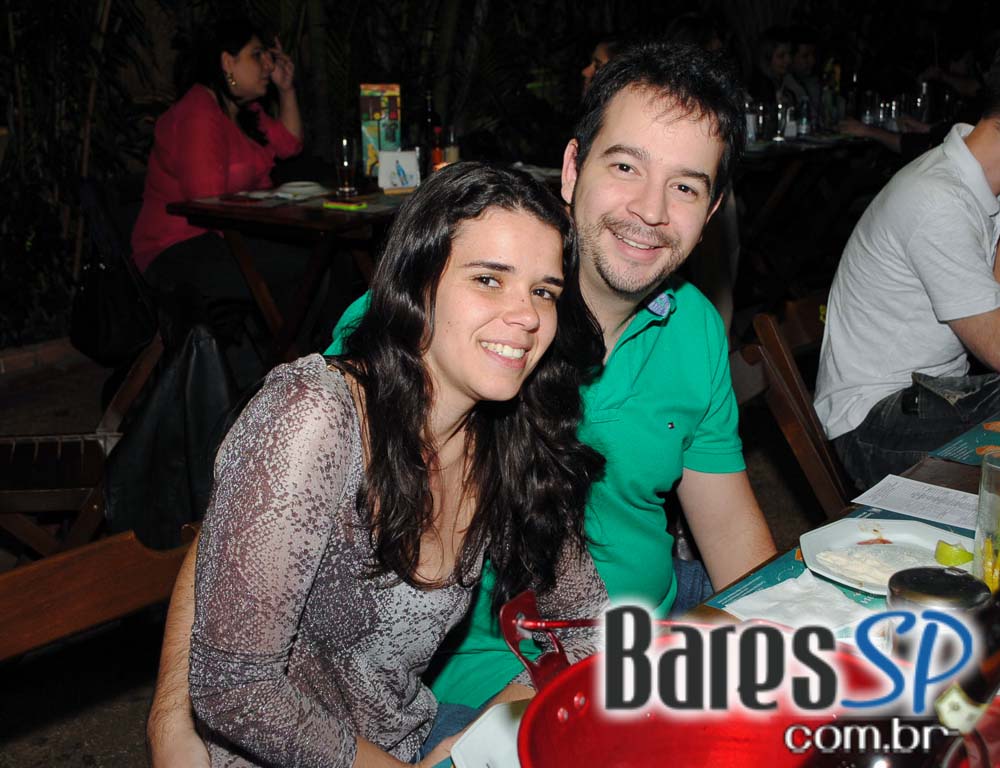 Quintal do Espeto apresentou os agitos do samba rock com banda convidada Quintal do Espeto apresentou os agitos do samba rock com banda convidada