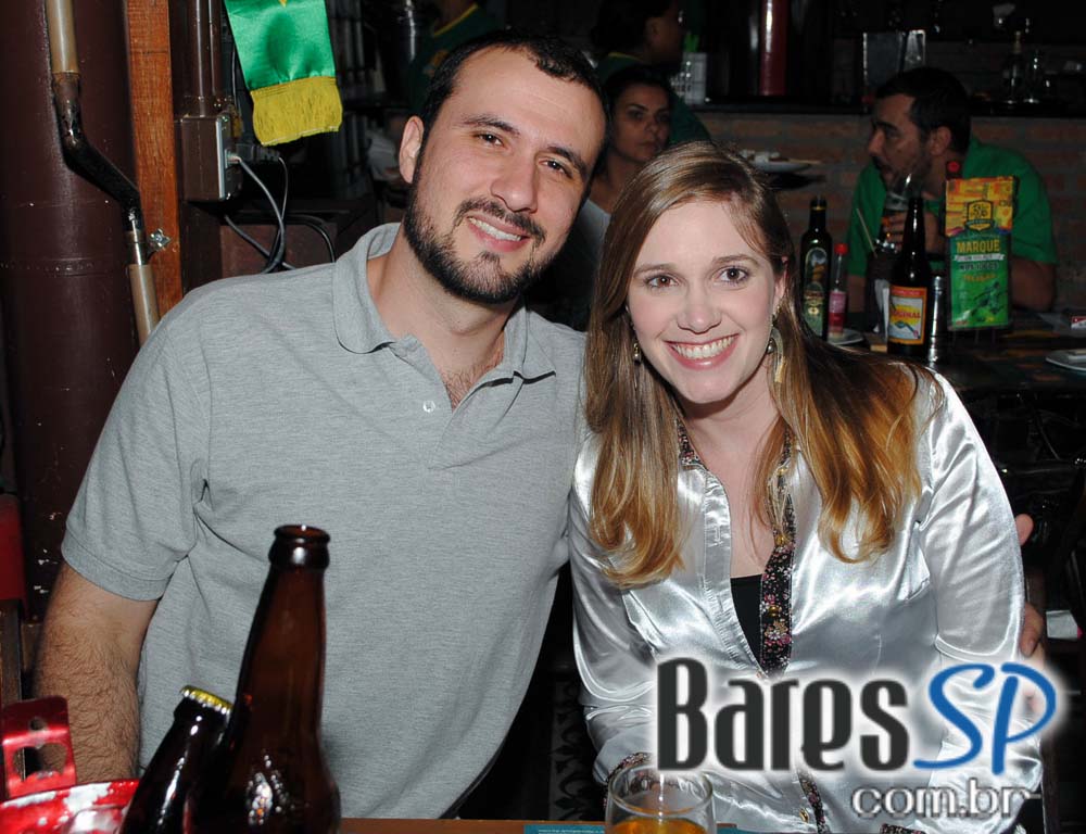 Quintal do Espeto apresentou os agitos do samba rock com banda convidada Quintal do Espeto apresentou os agitos do samba rock com banda convidada