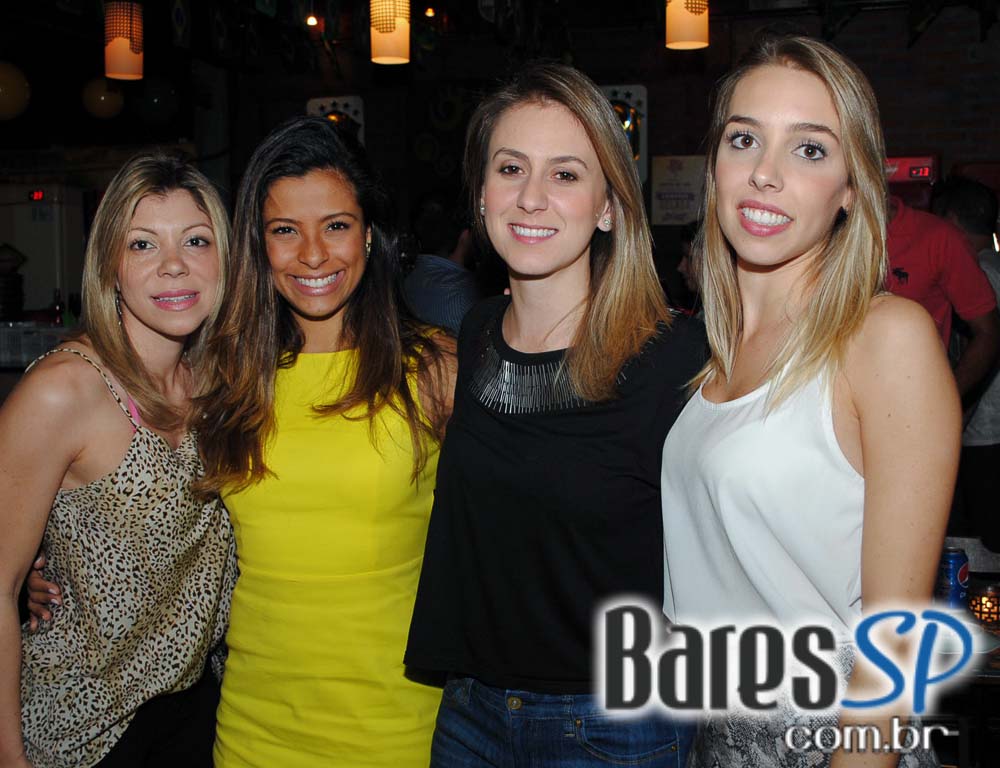 Quintal do Espeto apresentou os agitos do samba rock com banda convidada Quintal do Espeto apresentou os agitos do samba rock com banda convidada