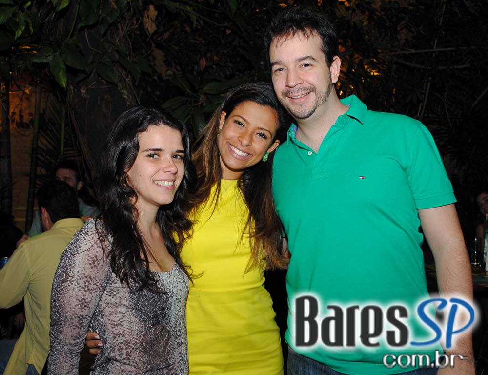 Quintal do Espeto apresentou os agitos do samba rock com banda convidada Quintal do Espeto apresentou os agitos do samba rock com banda convidada