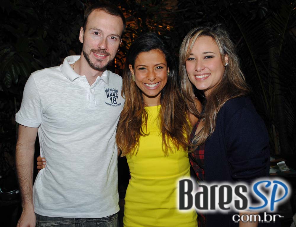 Quintal do Espeto apresentou os agitos do samba rock com banda convidada Quintal do Espeto apresentou os agitos do samba rock com banda convidada