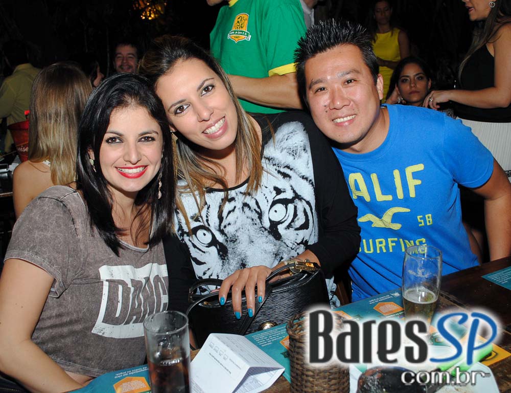 Quintal do Espeto apresentou os agitos do samba rock com banda convidada Quintal do Espeto apresentou os agitos do samba rock com banda convidada