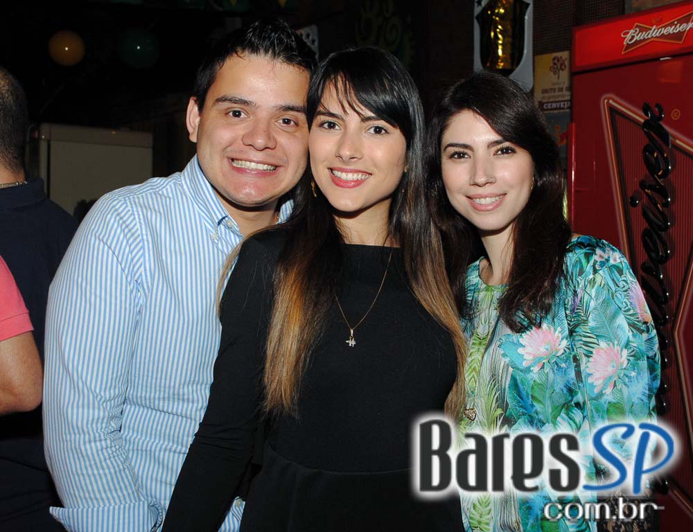 Quintal do Espeto apresentou os agitos do samba rock com banda convidada Quintal do Espeto apresentou os agitos do samba rock com banda convidada