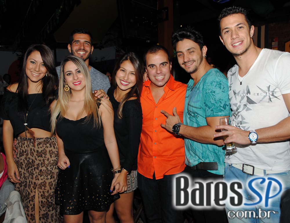 Quintal do Espeto apresentou os agitos do samba rock com banda convidada Quintal do Espeto apresentou os agitos do samba rock com banda convidada