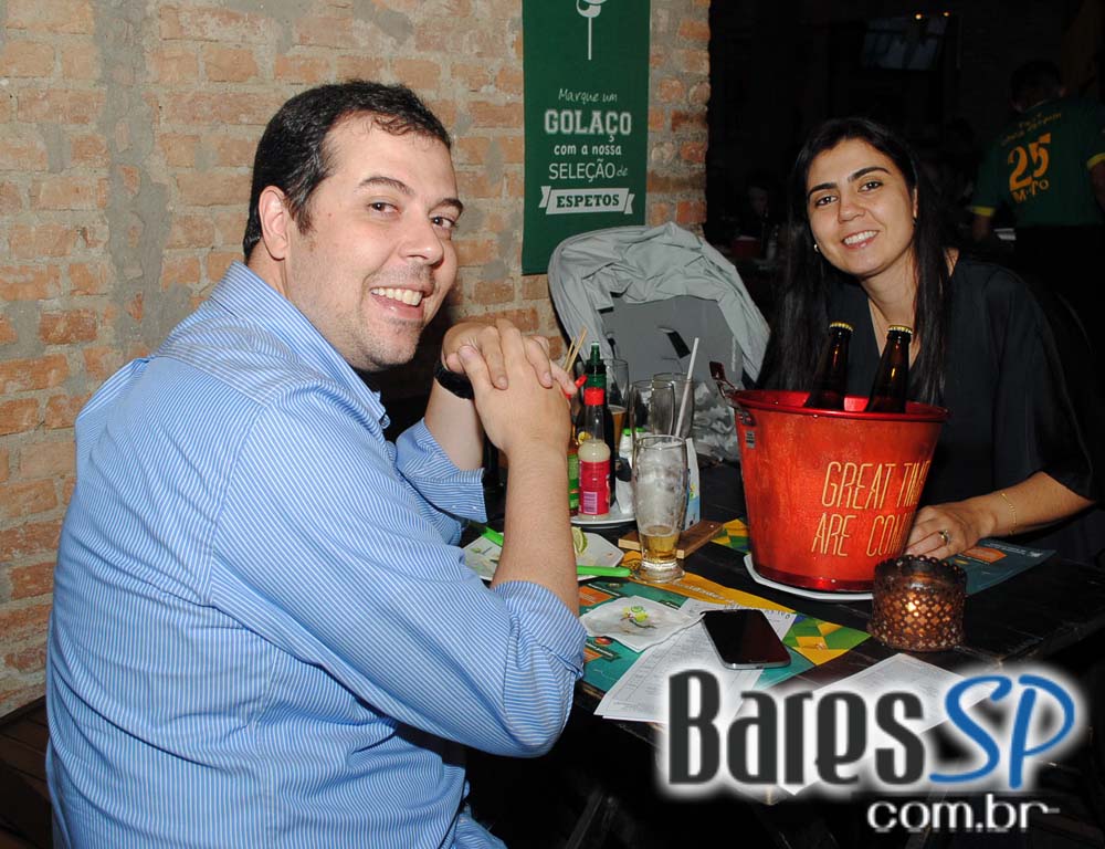 Quintal do Espeto apresentou os agitos do samba rock com banda convidada Quintal do Espeto apresentou os agitos do samba rock com banda convidada