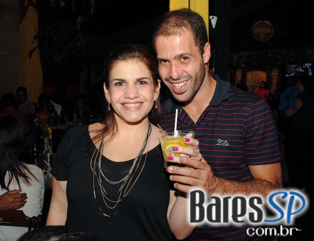 Quintal do Espeto apresentou os agitos do samba rock com banda convidada Quintal do Espeto apresentou os agitos do samba rock com banda convidada