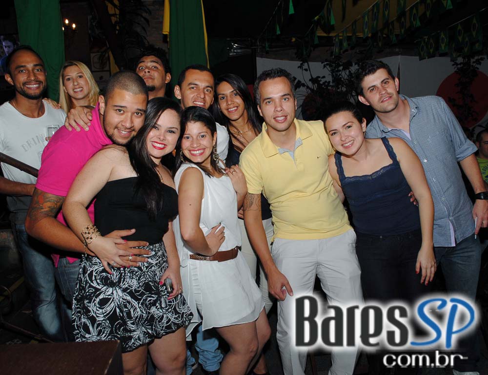 Quintal do Espeto apresentou os agitos do samba rock com banda convidada Quintal do Espeto apresentou os agitos do samba rock com banda convidada