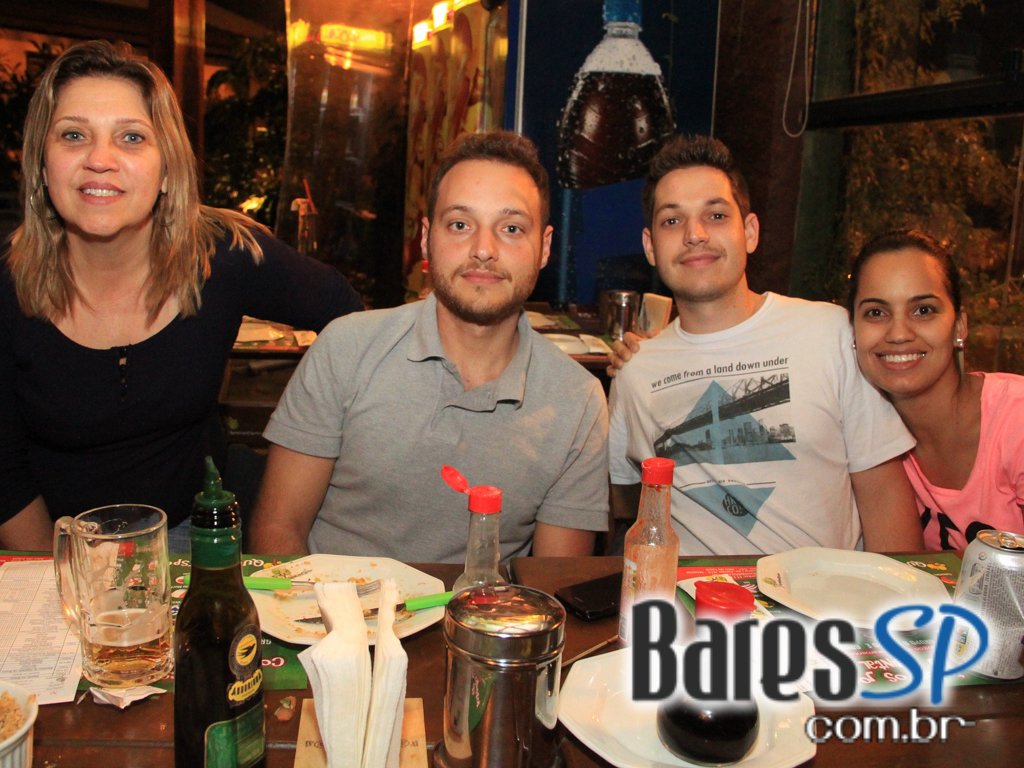 Quintal do Espeto da Lapa ofereceu MPB que animou o público Quintal do Espeto da Lapa ofereceu MPB que animou o público