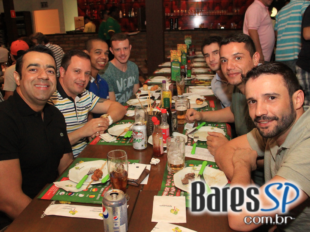 Quintal do Espeto da Lapa ofereceu MPB que animou o público Quintal do Espeto da Lapa ofereceu MPB que animou o público