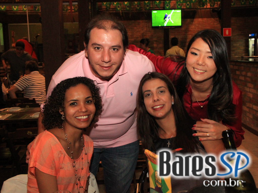 Quintal do Espeto da Lapa ofereceu MPB que animou o público Quintal do Espeto da Lapa ofereceu MPB que animou o público