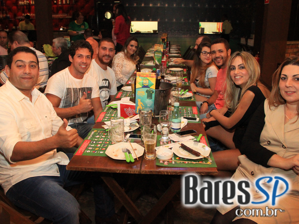 Quintal do Espeto da Lapa ofereceu MPB que animou o público Quintal do Espeto da Lapa ofereceu MPB que animou o público