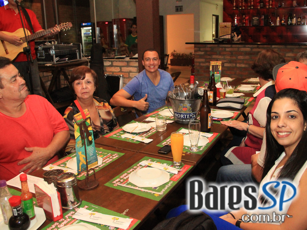 Quintal do Espeto da Lapa ofereceu MPB que animou o público Quintal do Espeto da Lapa ofereceu MPB que animou o público