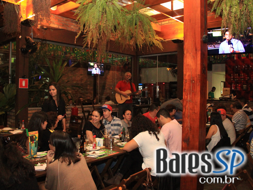 Quintal do Espeto da Lapa ofereceu MPB que animou o público Quintal do Espeto da Lapa ofereceu MPB que animou o público