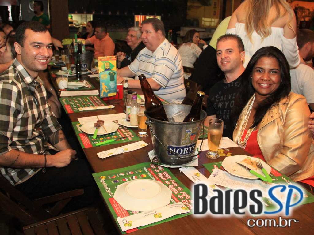 Quintal do Espeto da Lapa ofereceu MPB que animou o público Quintal do Espeto da Lapa ofereceu MPB que animou o público