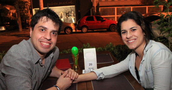 Happy Hour descontraído com pop rock no BQ Moema