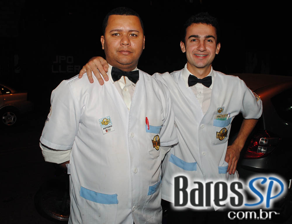 Bar do Juarez Moema ofereceu feijoada bem servida e outros petiscos no domingo Bar do Juarez Moema ofereceu feijoada bem servida e outros petiscos no domingo