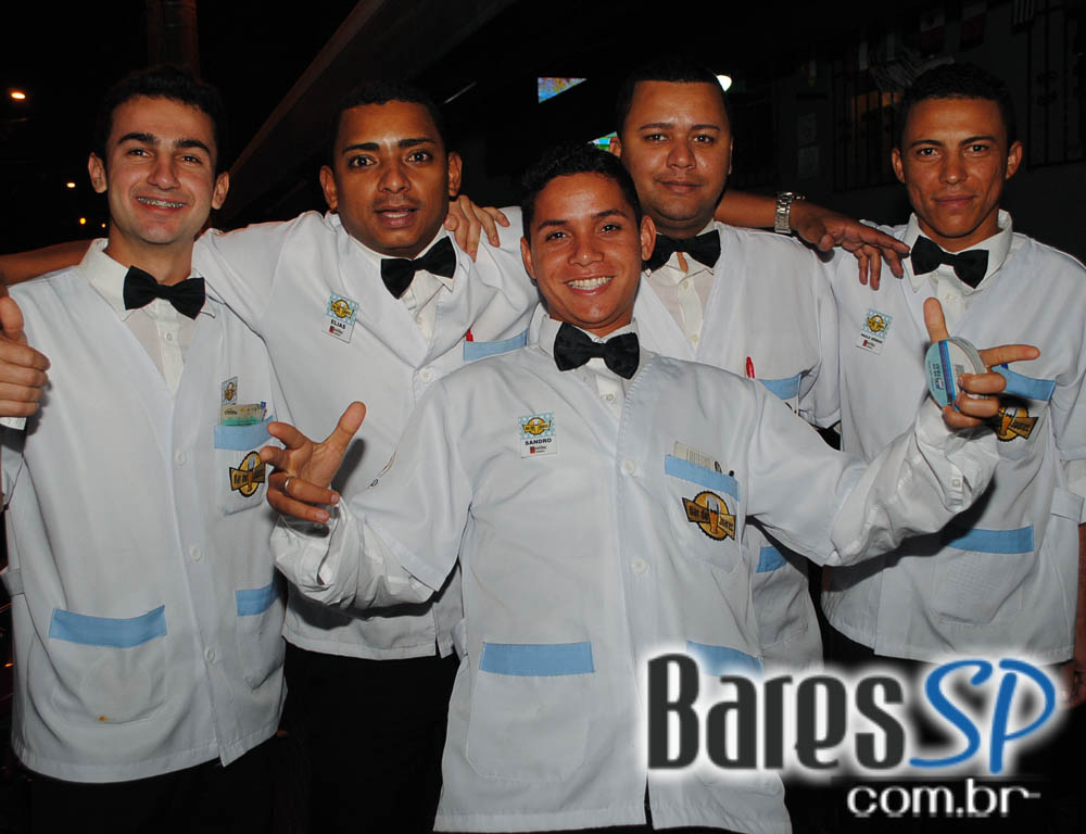 Bar do Juarez Moema ofereceu feijoada bem servida e outros petiscos no domingo Bar do Juarez Moema ofereceu feijoada bem servida e outros petiscos no domingo