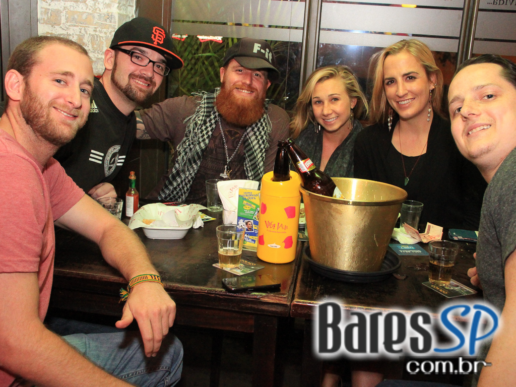 Vaca Véia teve Happy Hour animado com transmissão da Copa do Mundo Ao Vivo Vaca Véia teve Happy Hour animado com transmissão da Copa do Mundo Ao Vivo