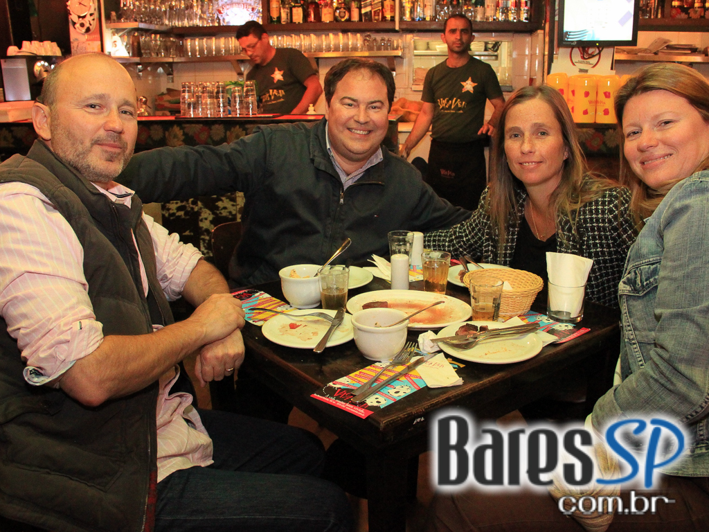 Vaca Véia teve Happy Hour animado com transmissão da Copa do Mundo Ao Vivo Vaca Véia teve Happy Hour animado com transmissão da Copa do Mundo Ao Vivo