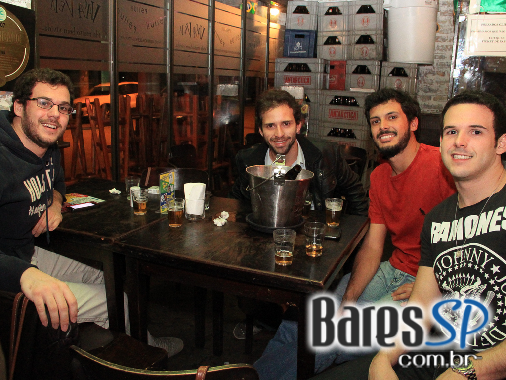 Vaca Véia teve Happy Hour animado com transmissão da Copa do Mundo Ao Vivo Vaca Véia teve Happy Hour animado com transmissão da Copa do Mundo Ao Vivo