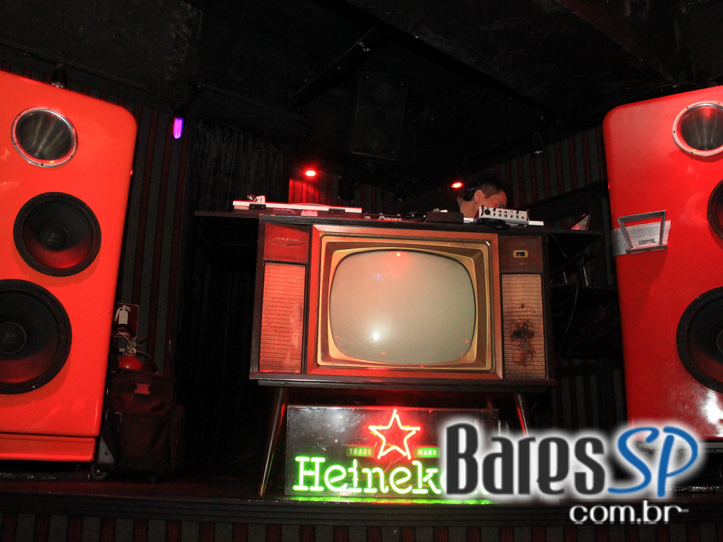 Clássicos da música eletrônica sábado com line-up exclusivo de DJs no Mono Club Clássicos da música eletrônica sábado com line-up exclusivo de DJs no Mono Club