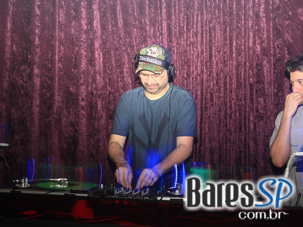 Clássicos da música eletrônica sábado com line-up exclusivo de DJs no Mono Club Clássicos da música eletrônica sábado com line-up exclusivo de DJs no Mono Club