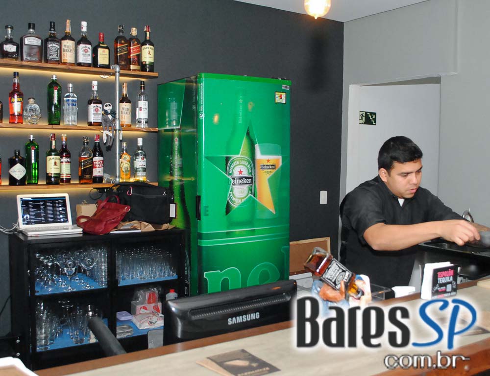 Coquetel de Inauguração do Razzmatazz Bar no bairro da Vila Madalena Coquetel de Inauguração do Razzmatazz Bar no bairro da Vila Madalena