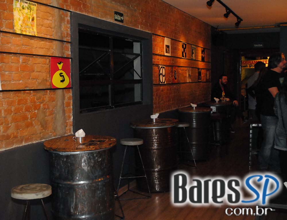 Coquetel de Inauguração do Razzmatazz Bar no bairro da Vila Madalena Coquetel de Inauguração do Razzmatazz Bar no bairro da Vila Madalena